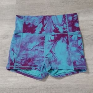 Fabletics Oasis High-Waisted Pocket Shorts 2”